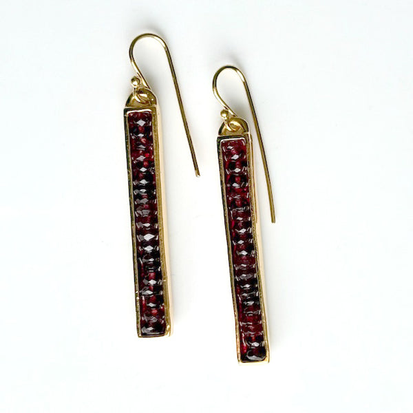 Fine Lines Earrings in Gold: Garnet