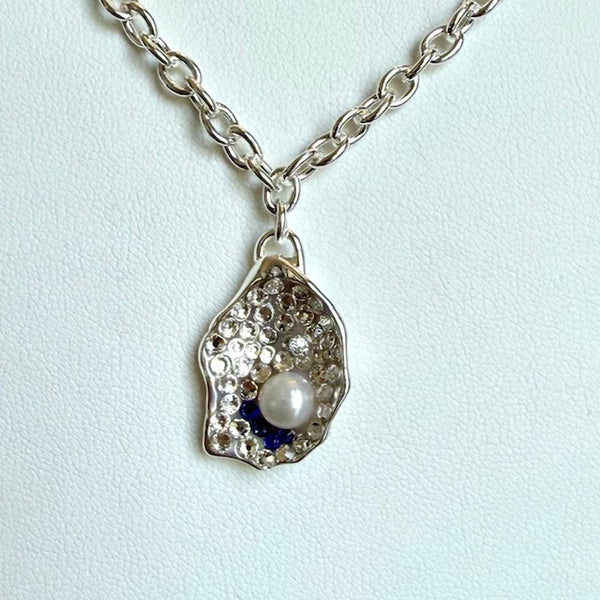 Oyster Necklace with Diamonds