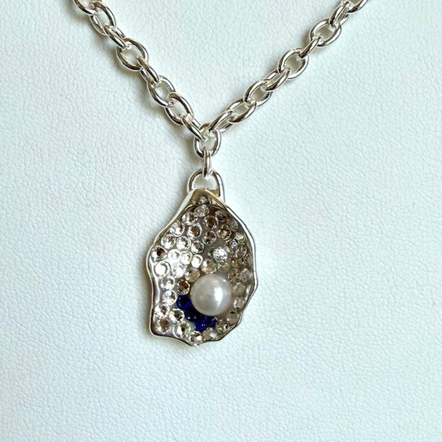 Oyster Necklace with Diamonds
