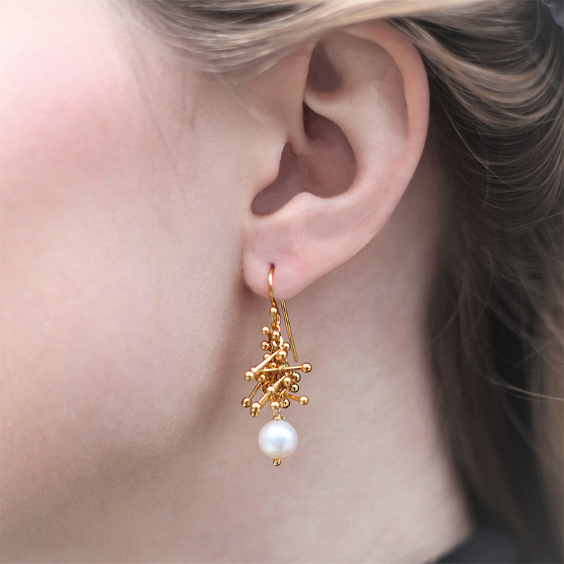Feather Chain Earrings with Pearl in Gold