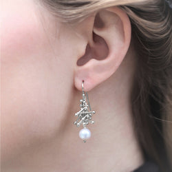 Feather Chain Earrings with Pearl in Silver